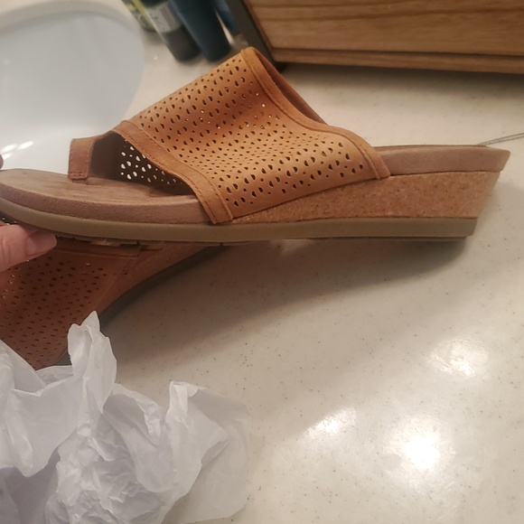 Earth Origins Tan Sandals with Perforated Design - Picture 4 of 5